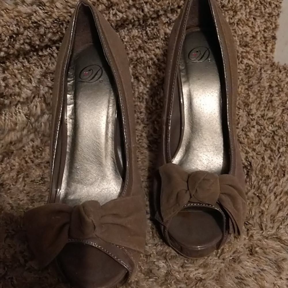 3 inch taupe peep toe heels with bows.